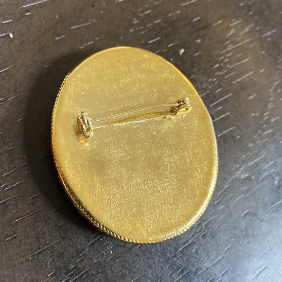 Hand Painted Grey and White Shaggy Dog Brooch - Picture 3 of 6